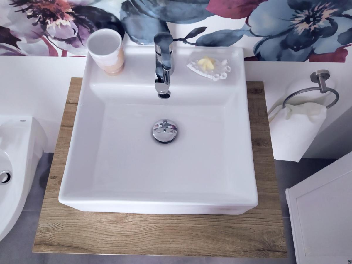 Peonia 2 Posti Wi-Fi Ac Free Park Jacuzzi Bed and Breakfast Porlezza Eksteriør billede